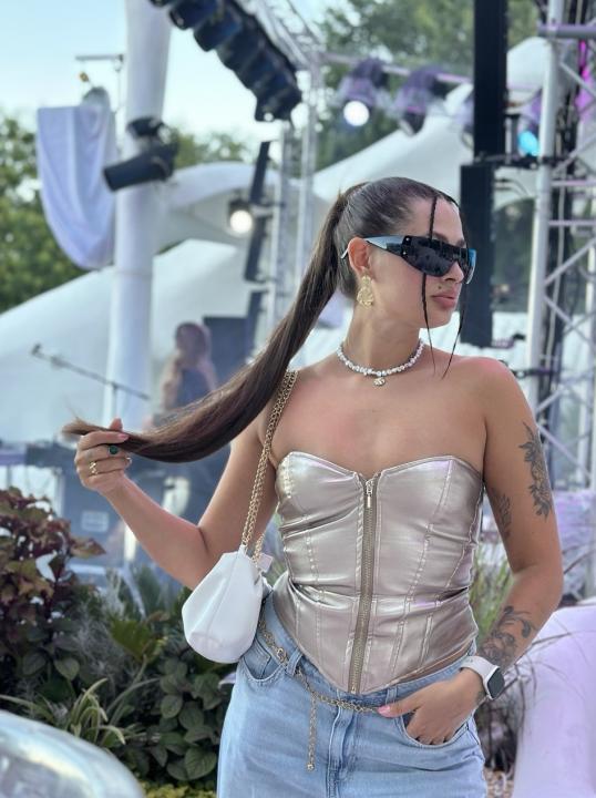 Webcam chat profile for Vikki22: Leather