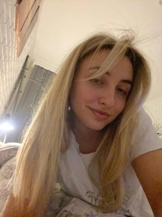 Webcam chat profile for LovelyAura