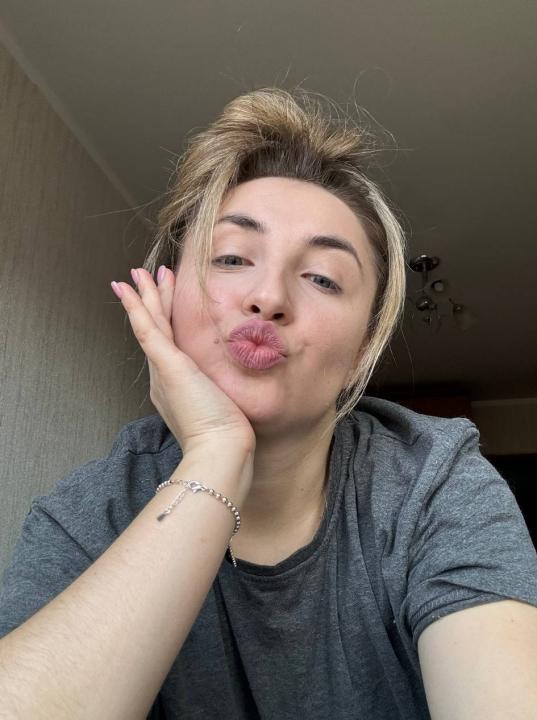 Webcam chat profile for LovelyAura