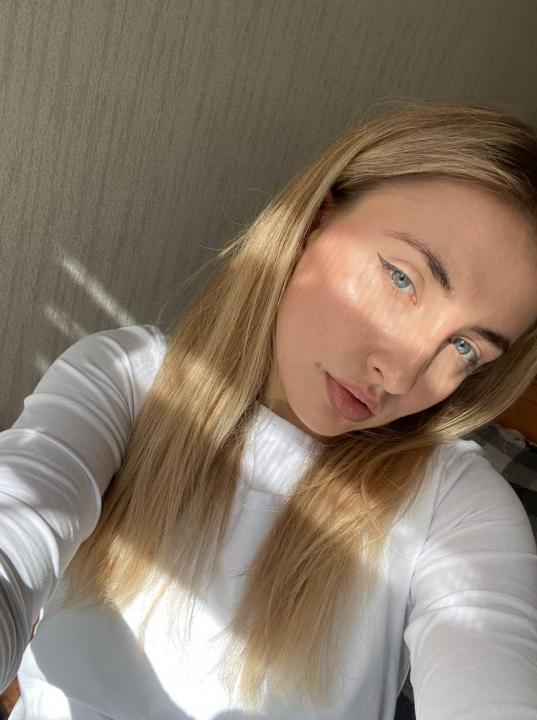 Webcam chat profile for LovelyAura