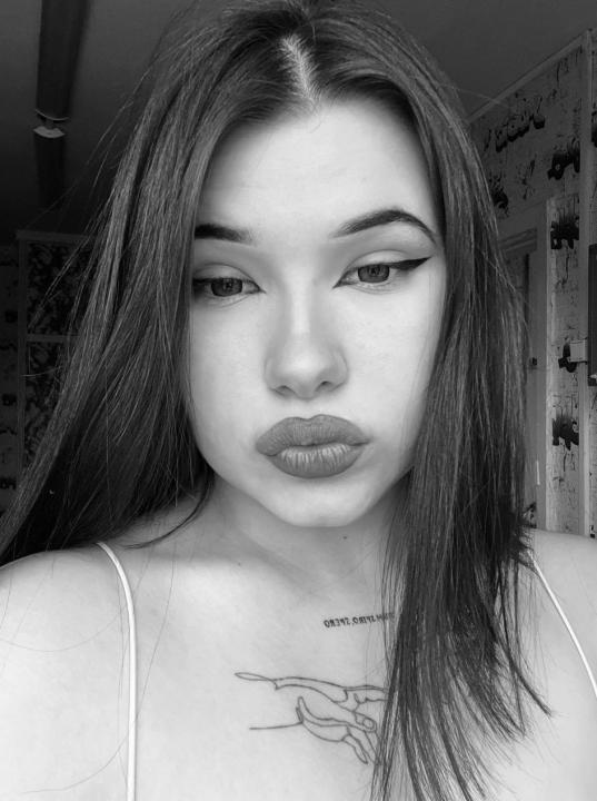 Webcam chat profile for TiaraX: Latex & rubber