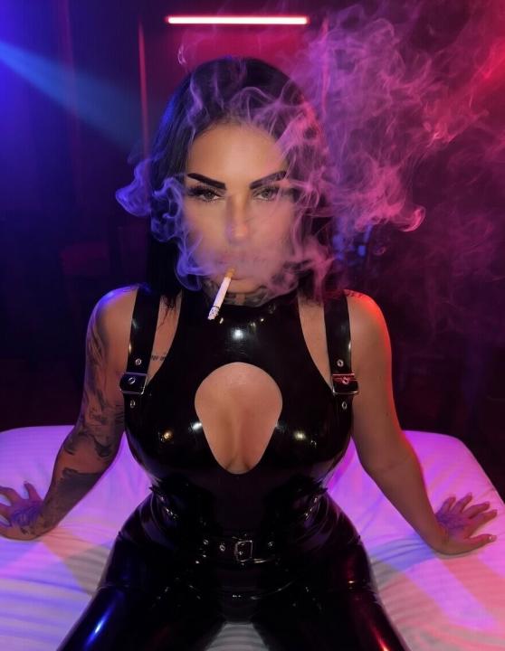 Webcam chat profile for CuckoldressAsh: Dominatrix