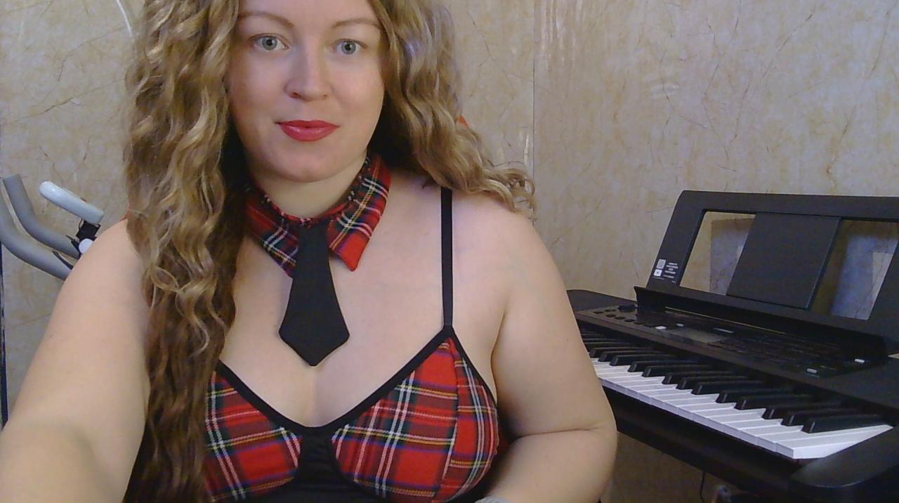 Webcam chat profile for sweetcandymmm: Piercings & tattoos