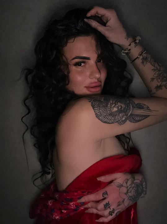 Webcam chat profile for MaryMee: Latex & rubber