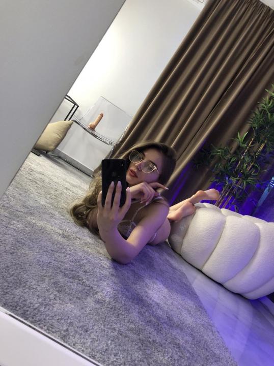 Webcam chat profile for VelvetSpelll: Exhibition