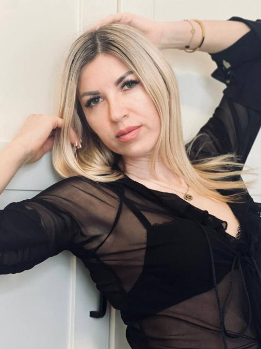 Webcam chat profile for LikaBelle: Ask about my Hobbies