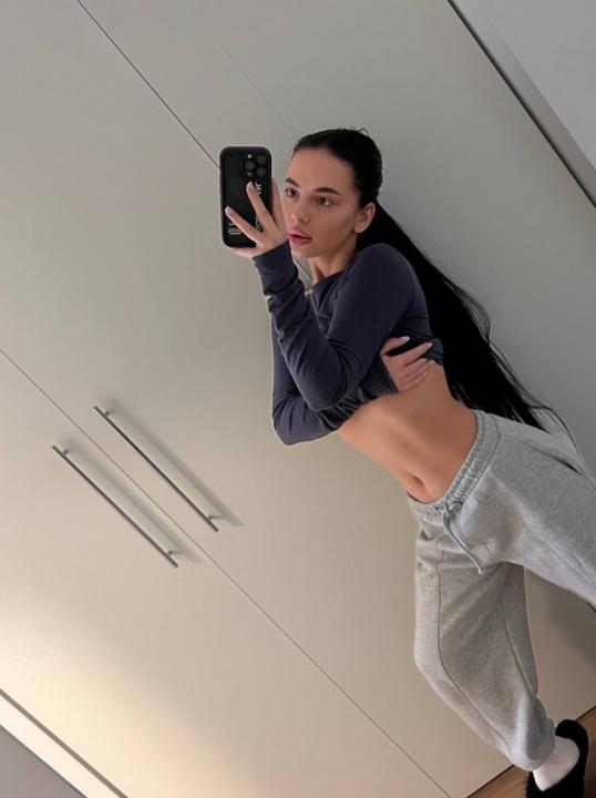 Webcam chat profile for Angelinna: Ask about my Hobbies