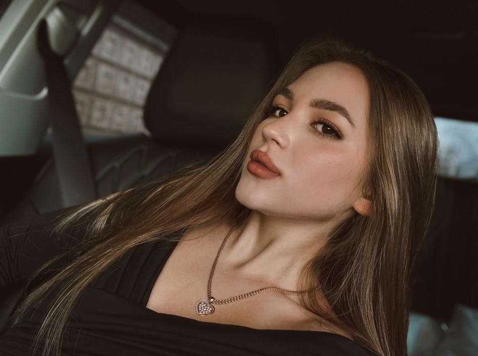 Webcam chat profile for Vionara: Ask about my Hobbies