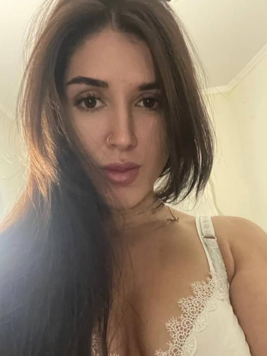 Webcam chat profile for Xavira