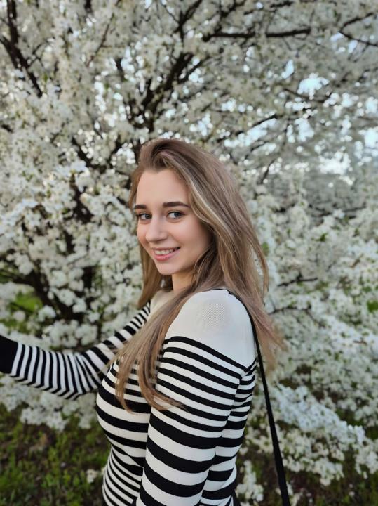 Webcam chat profile for BlondeDaisy: Conversation