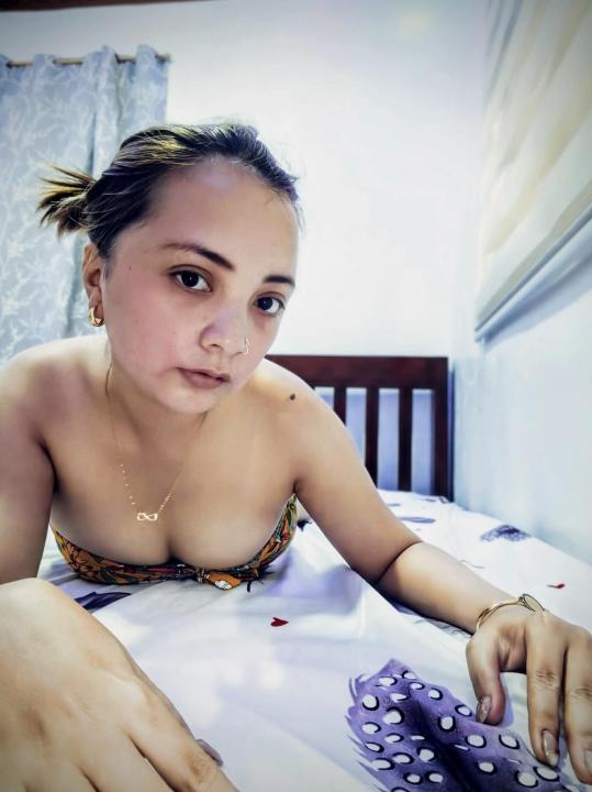 Webcam chat profile for yvonne: Nails