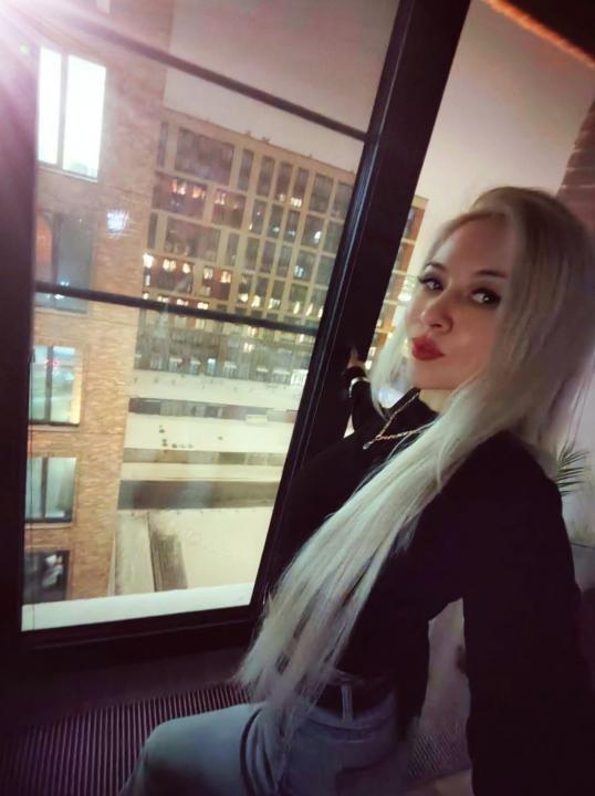 Webcam chat profile for Minevina: Books/Reading