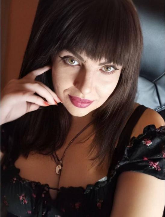 Webcam chat profile for AureliaLunit: Ask about my Hobbies
