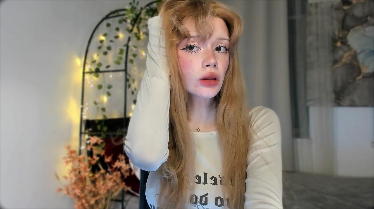 Webcam chat profile for SweetMell: Leather