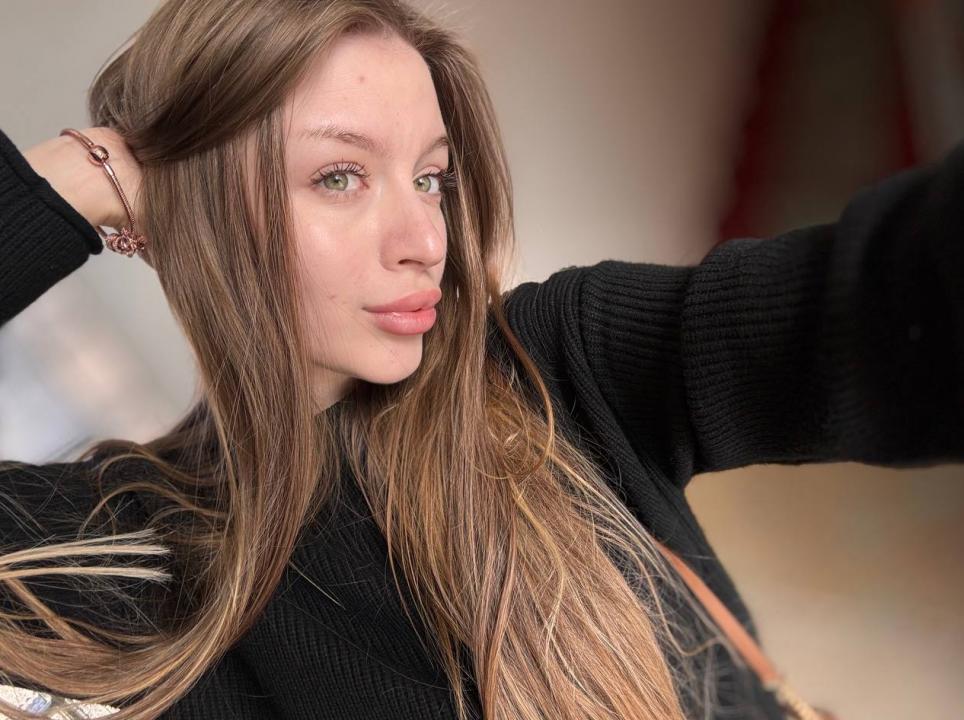 Webcam chat profile for Addelyn: Art