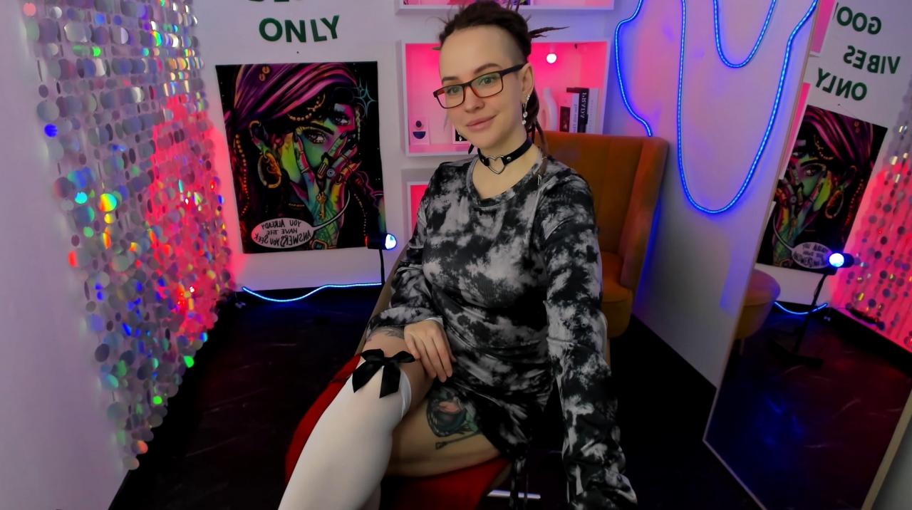 Webcam chat profile for LisaFoxy: Legs, feet & shoes