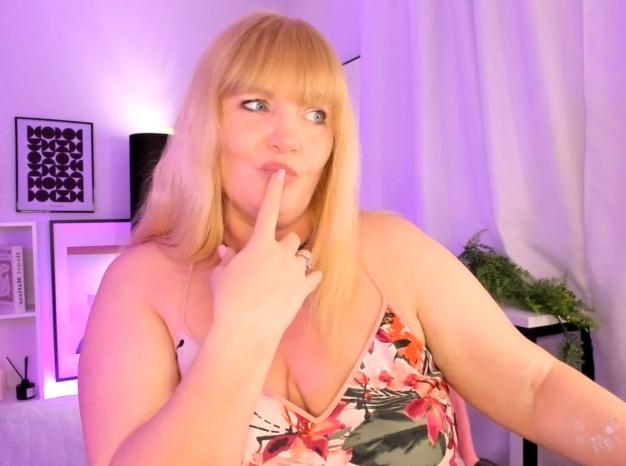 Webcam chat profile for NicoleKind: Legs, feet & shoes