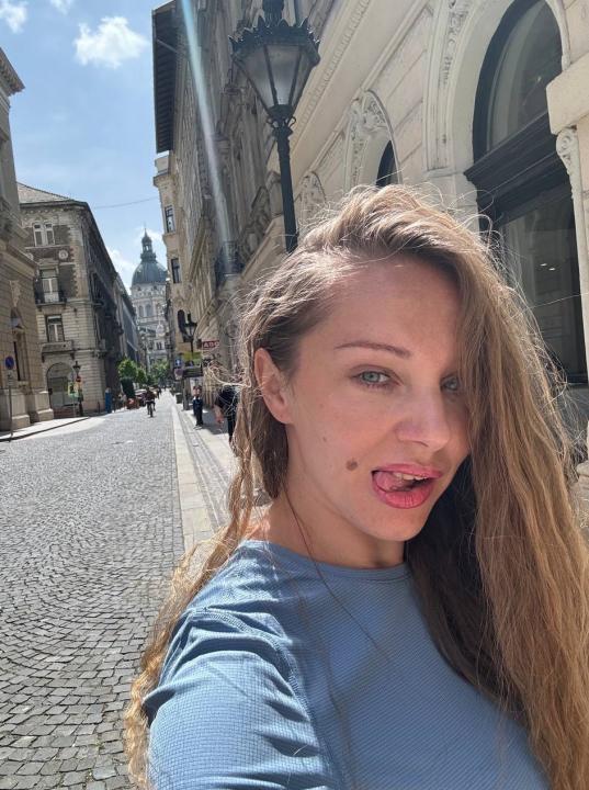 Webcam chat profile for Nerina: Ask about my Hobbies