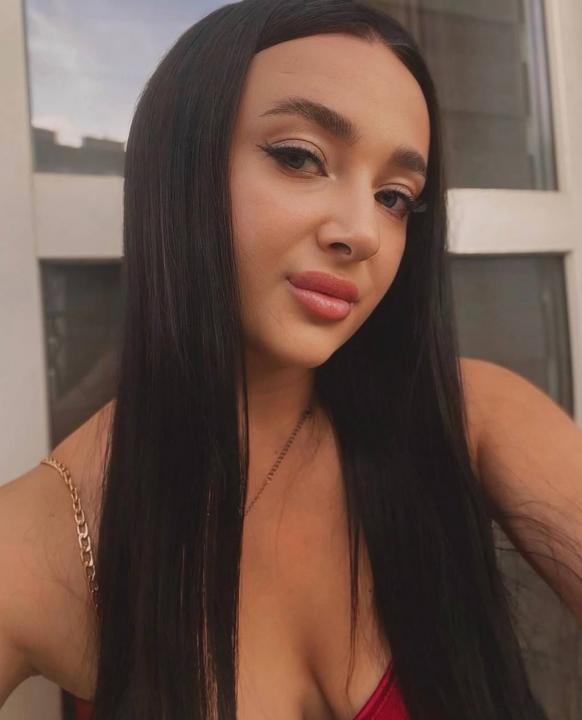 Webcam chat profile for kristina555: Outfits