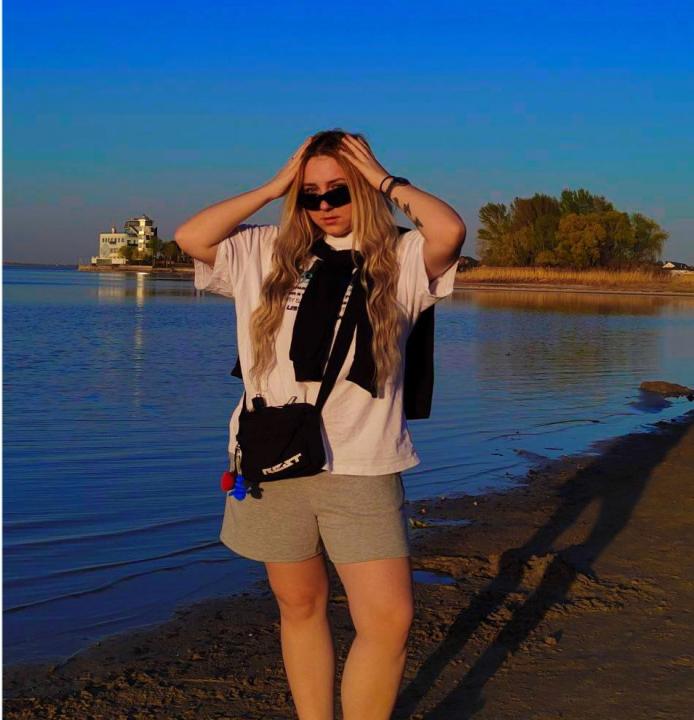 Webcam chat profile for AvelineMay: Outfits