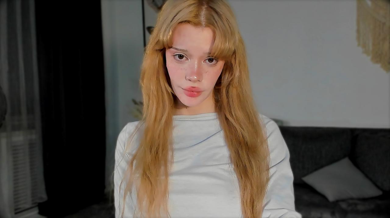 Webcam chat profile for SweetMell: Leather