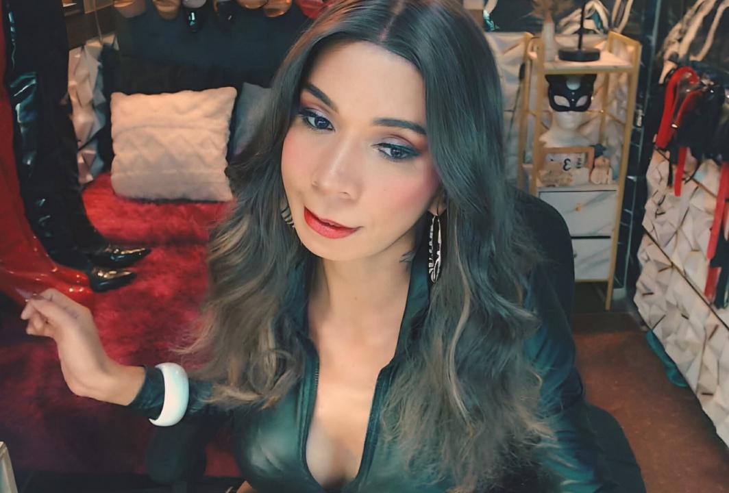 Webcam chat profile for CELINAFOX: Dominatrix