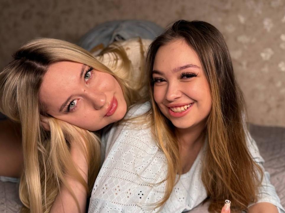 Webcam chat profile for WetRosesX: Leather