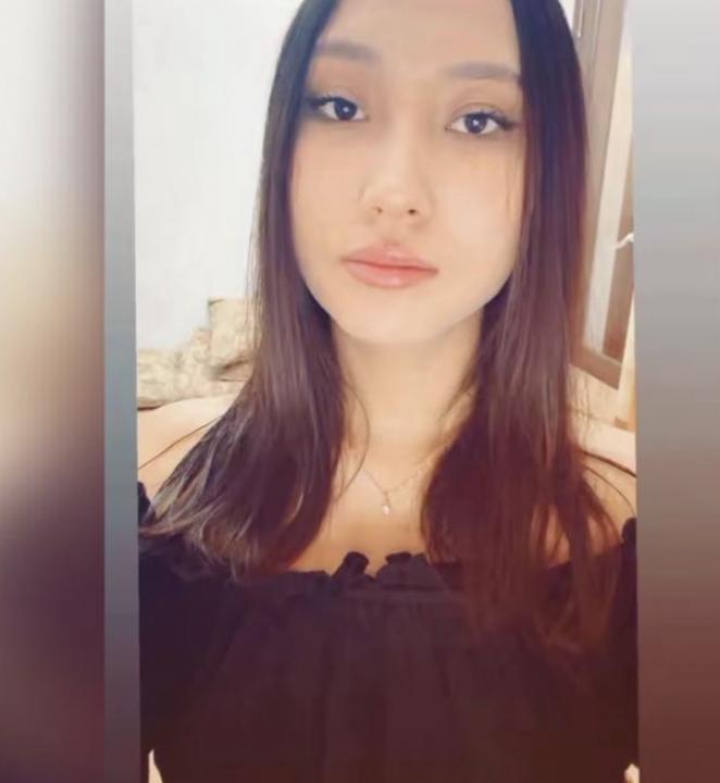 Webcam chat profile for Andriana05: Legs, feet & shoes