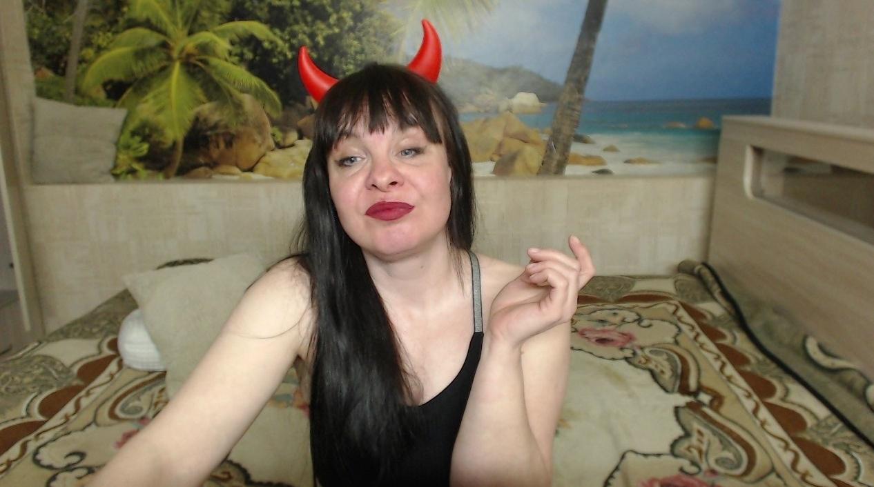 Webcam chat profile for Destinybbb: Bondage & discipline