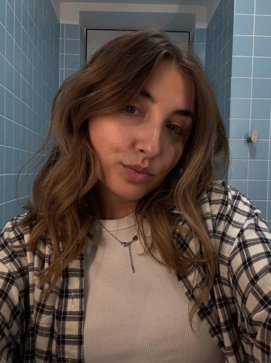 Webcam chat profile for LovelyAura