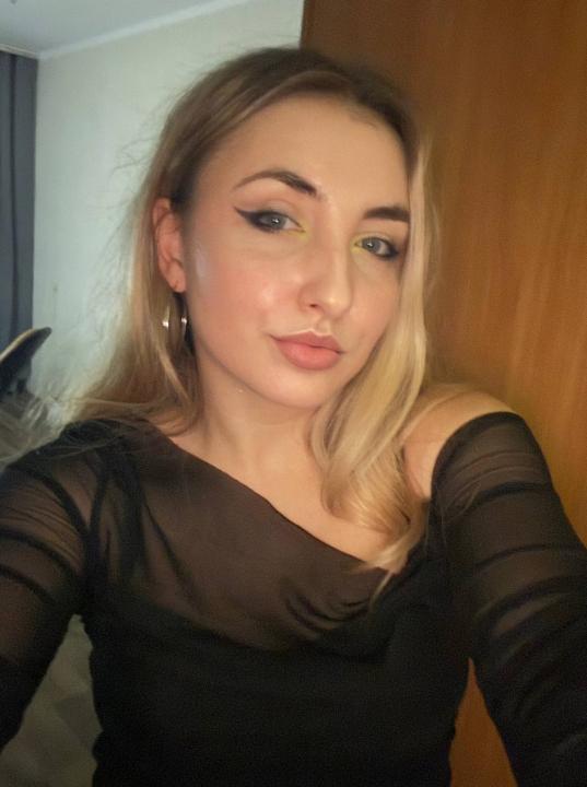 Webcam chat profile for LovelyAura