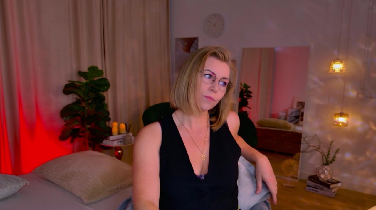 Webcam chat profile for AnnieLight: Legs, feet & shoes