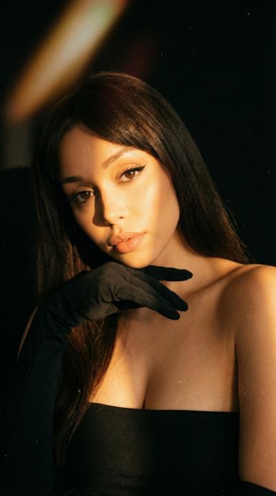 Webcam chat profile for 1Arina: Ask about my Hobbies