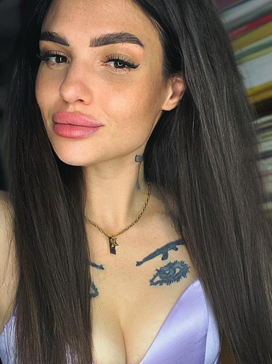 Webcam chat profile for MaryMee: Latex & rubber