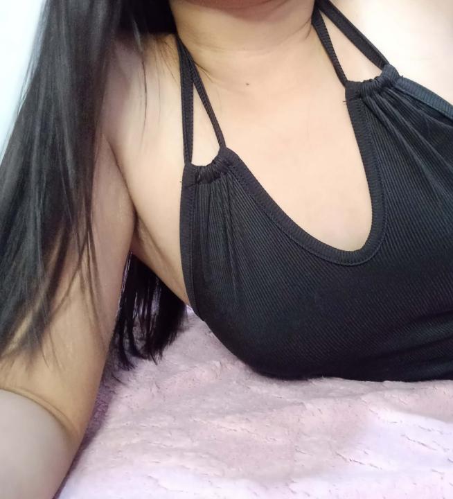 Webcam chat profile for NewSexyBabe: Nipple play