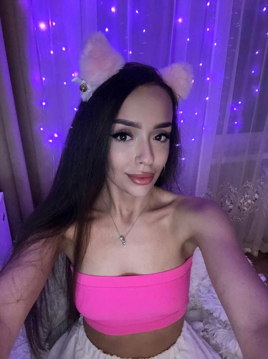 Webcam chat profile for LunaJoy