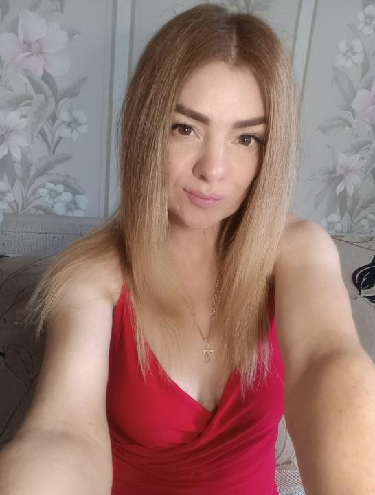 Webcam chat profile for 1Foxy: Ask about my Hobbies