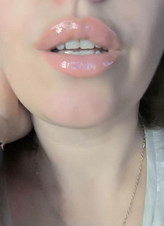 Webcam chat profile for SweetFlower: Legs, feet & shoes