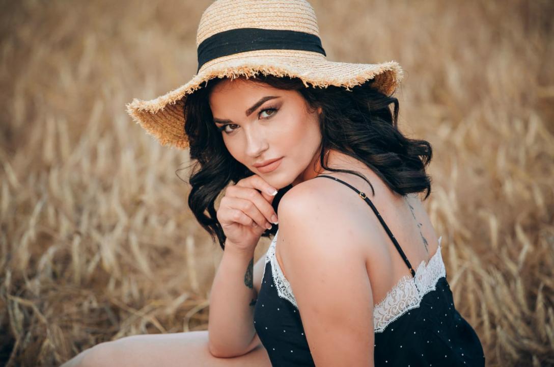 Webcam chat profile for LinaHarmony: Outfits