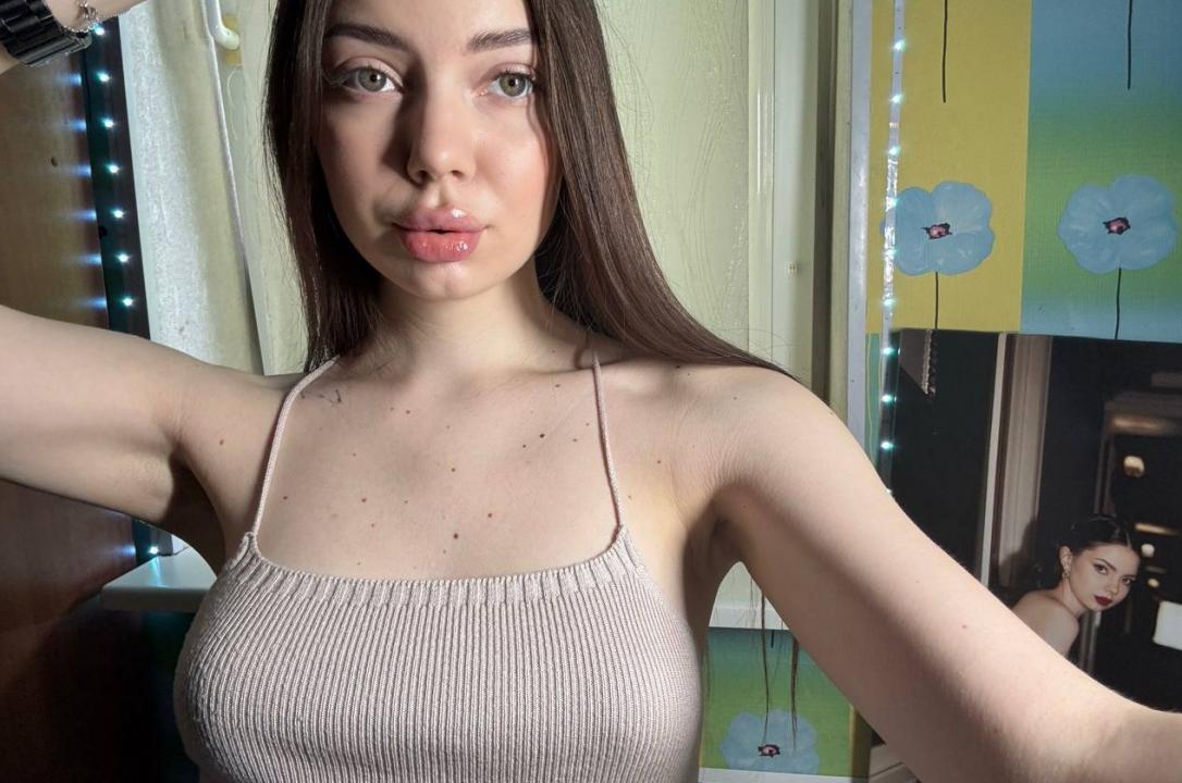 Webcam chat profile for 1Doll