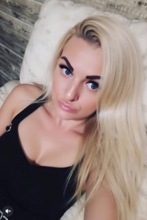 Webcam chat profile for Mariva: Ask about my Hobbies