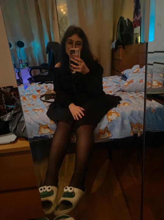 Webcam chat profile for Cyrina: Ask about my Hobbies