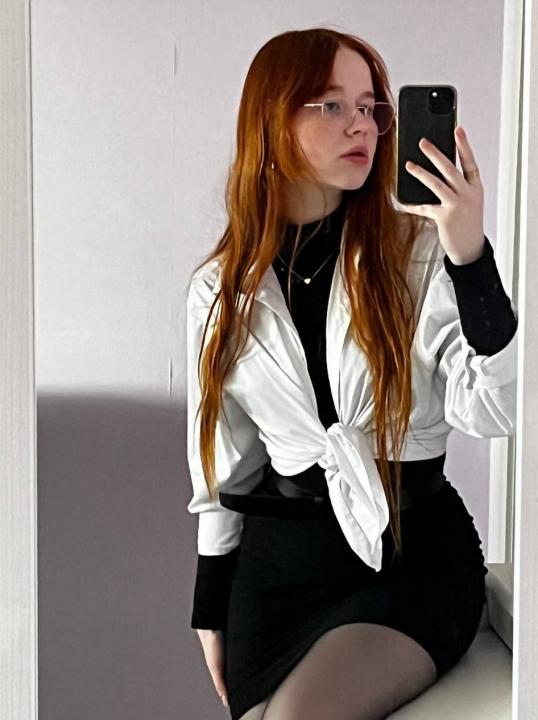 Webcam chat profile for sweetiefoxxxy: Latex & rubber