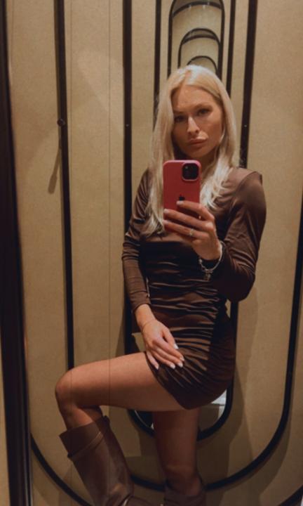 Webcam chat profile for JelliLove: Conversation