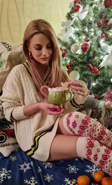 Webcam chat profile for SnowSpark: Nails