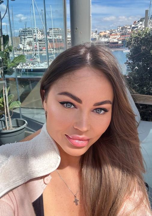 Webcam chat profile for Lyvra: Ask about my Hobbies