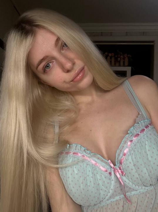 Webcam chat profile for Joliee: Ask about my Hobbies