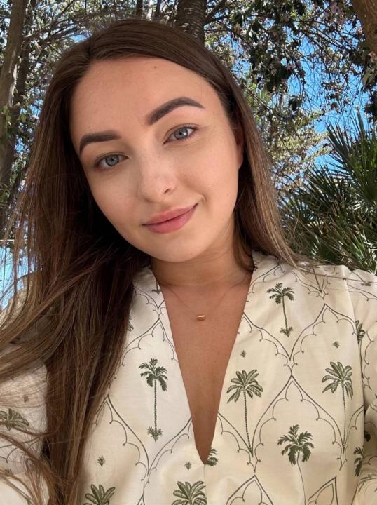 Webcam chat profile for Azaria: Ask about my Hobbies