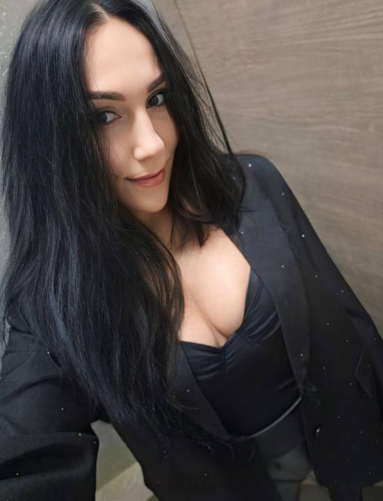 Webcam chat profile for Melan1e: Outfits