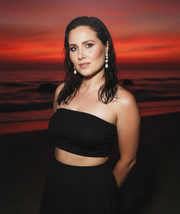 Webcam chat profile for OliviaWarm: Dancing